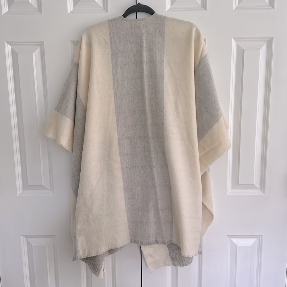 H&M Poncho - Picture 2 of 6